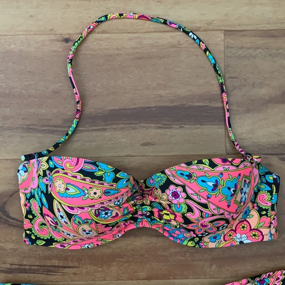 Victoria's Secret Other - Victoria’s Secret | Convertible Demi Cup Bikini Top